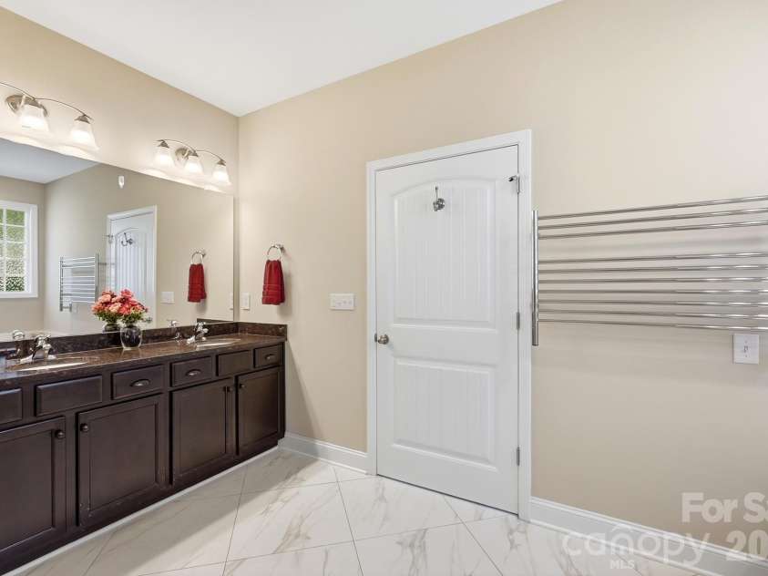 9106 Longvale Lane, Charlotte, NC 28214.  MLS# CAR4432949, YatesRealty ID 55876. 