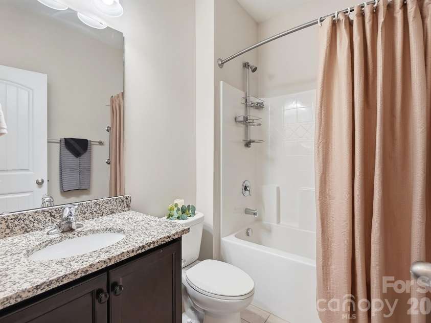 9106 Longvale Lane, Charlotte, NC 28214.  MLS# CAR4432949, YatesRealty ID 55876. 