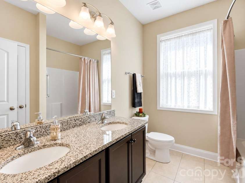9106 Longvale Lane, Charlotte, NC 28214.  MLS# CAR4432949, YatesRealty ID 55876. 