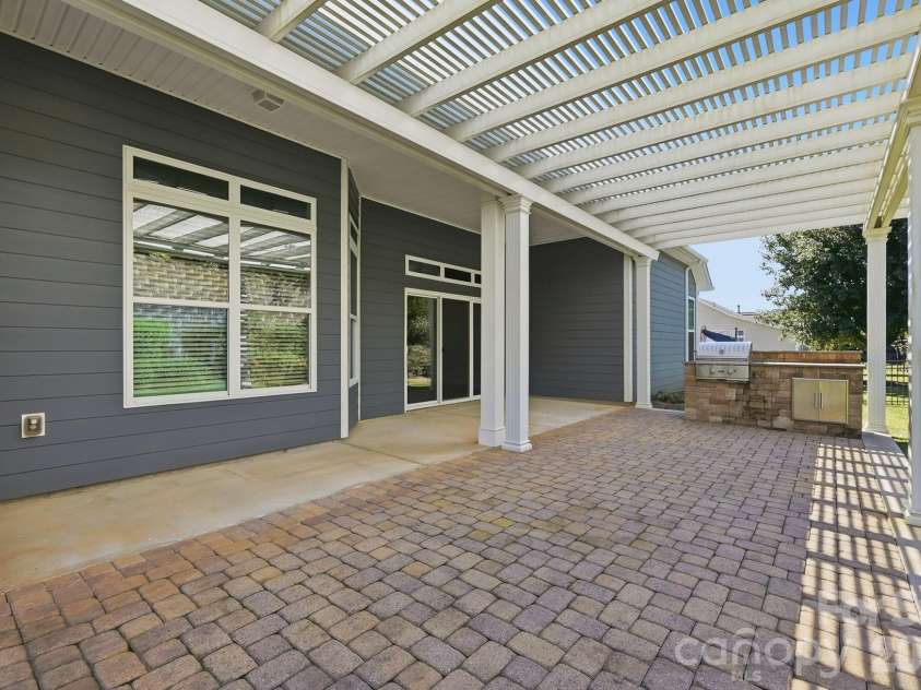 9106 Longvale Lane, Charlotte, NC 28214.  MLS# CAR4432949, YatesRealty ID 55876. 