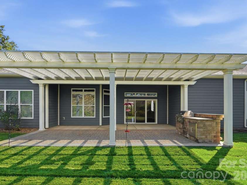 9106 Longvale Lane, Charlotte, NC 28214.  MLS# CAR4432949, YatesRealty ID 55876. 