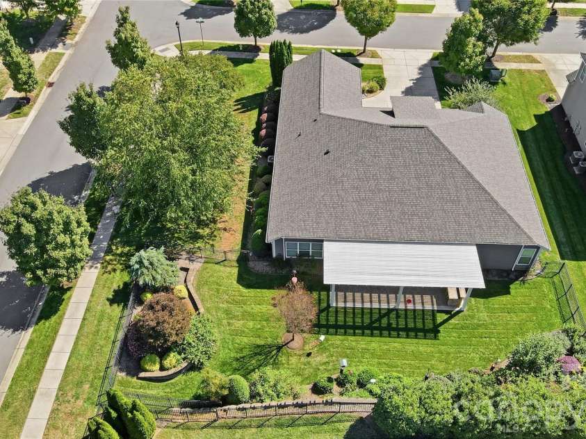 9106 Longvale Lane, Charlotte, NC 28214.  MLS# CAR4432949, YatesRealty ID 55876. 