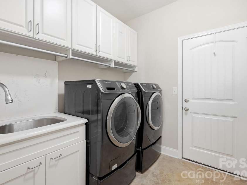 9106 Longvale Lane, Charlotte, NC 28214.  MLS# CAR4432949, YatesRealty ID 55876. Laundry room