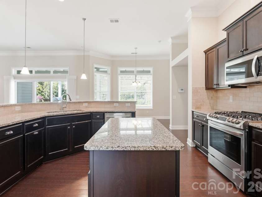9106 Longvale Lane, Charlotte, NC 28214.  MLS# CAR4432949, YatesRealty ID 55876. Spacious kitchen with granite counters, ss appliances, gas range