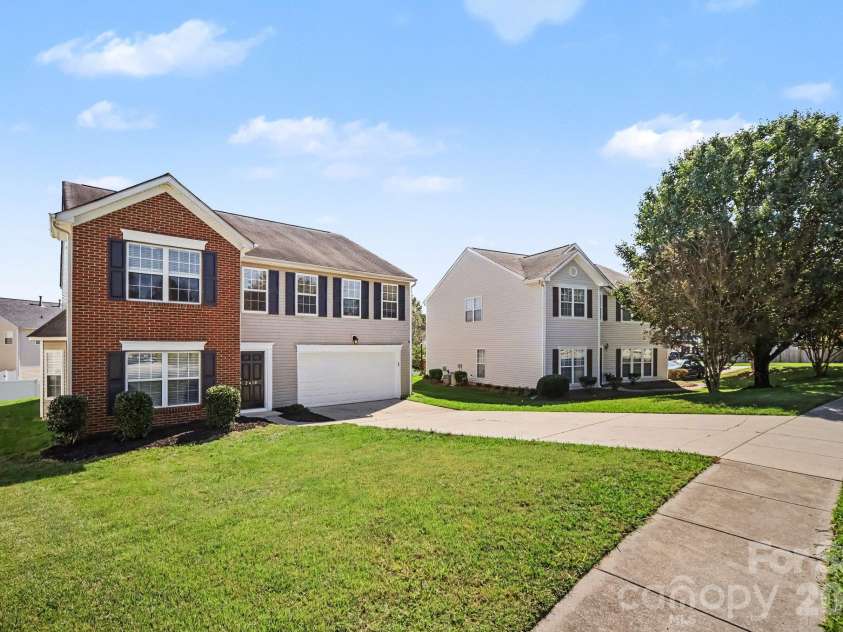 2410 Highland Park Drive, Charlotte, NC 28269.  MLS# CAR4432939, YatesRealty ID 55884. 