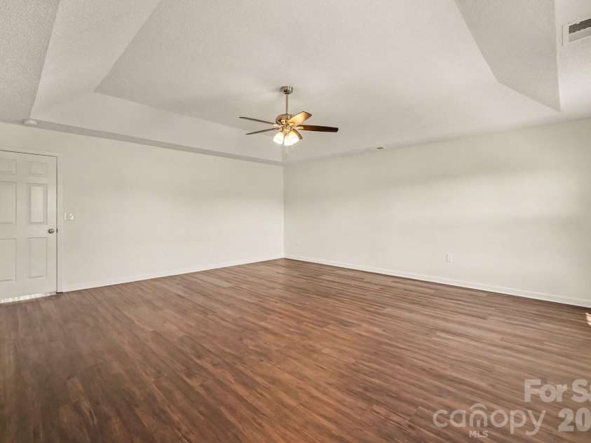 2410 Highland Park Drive, Charlotte, NC 28269.  MLS# CAR4432939, YatesRealty ID 55884. 