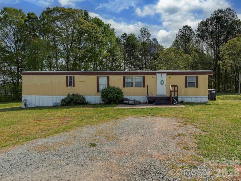 1717 Roscoe Howey Road, Waxhaw, NC 28173.  MLS# CAR4367822, YatesRealty ID 55885. 