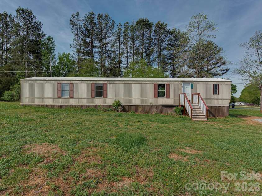 1717 Roscoe Howey Road, Waxhaw, NC 28173.  MLS# CAR4367822, YatesRealty ID 55885. 