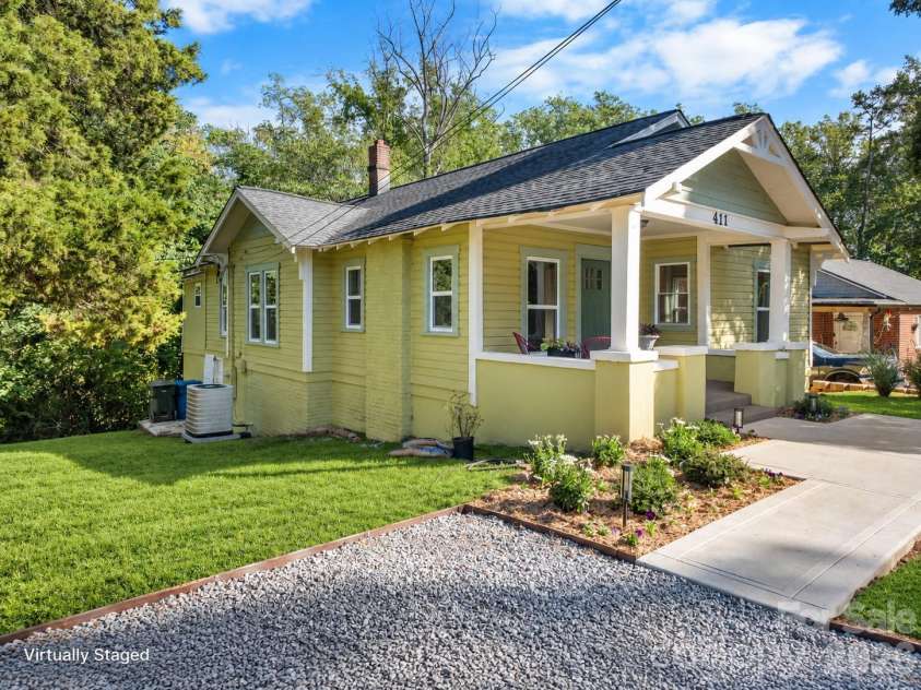 411 4th Street, Hickory, NC 28602.  MLS# CAR4432588, YatesRealty ID 55886. 