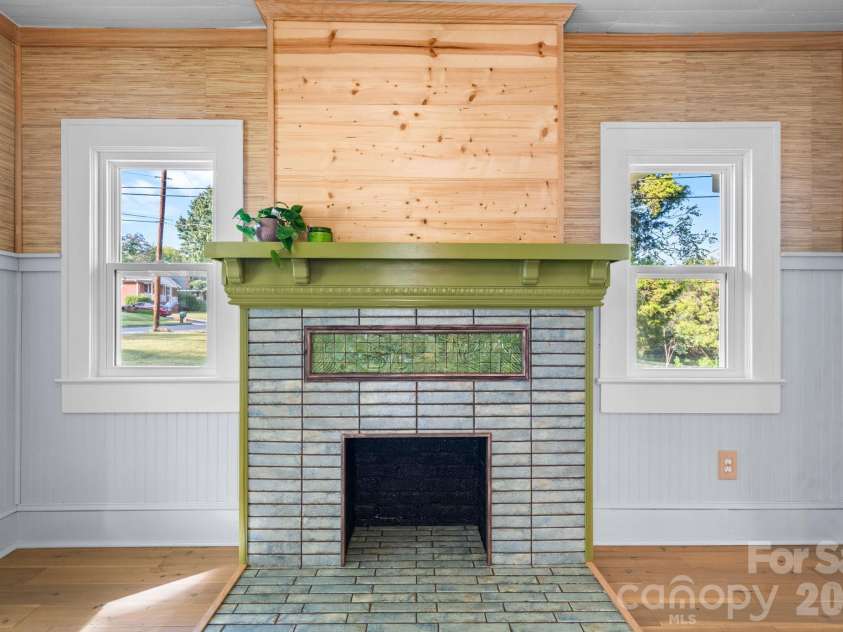 411 4th Street, Hickory, NC 28602.  MLS# CAR4432588, YatesRealty ID 55886. 