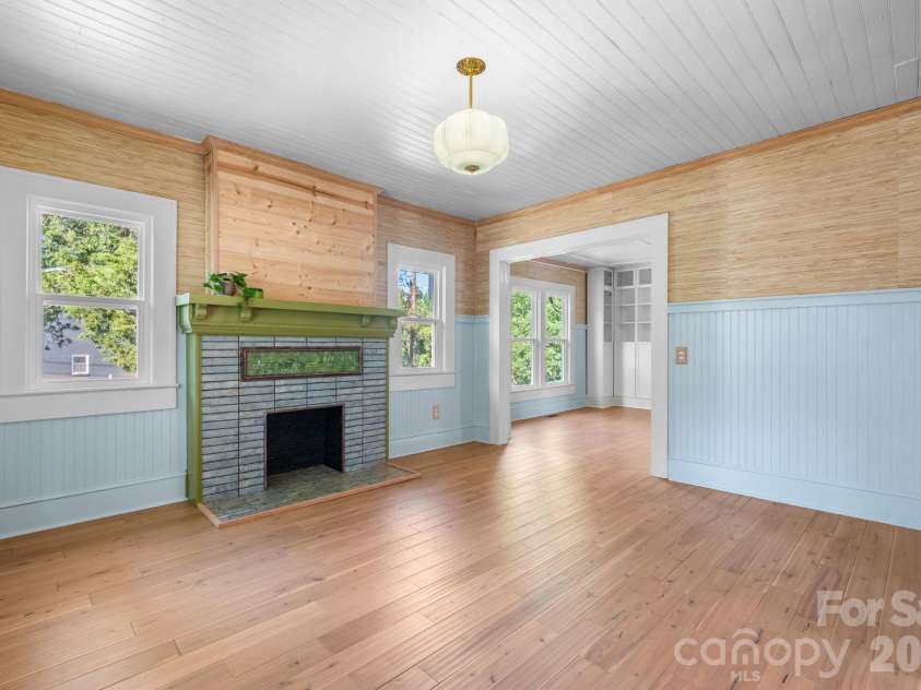 411 4th Street, Hickory, NC 28602.  MLS# CAR4432588, YatesRealty ID 55886. 