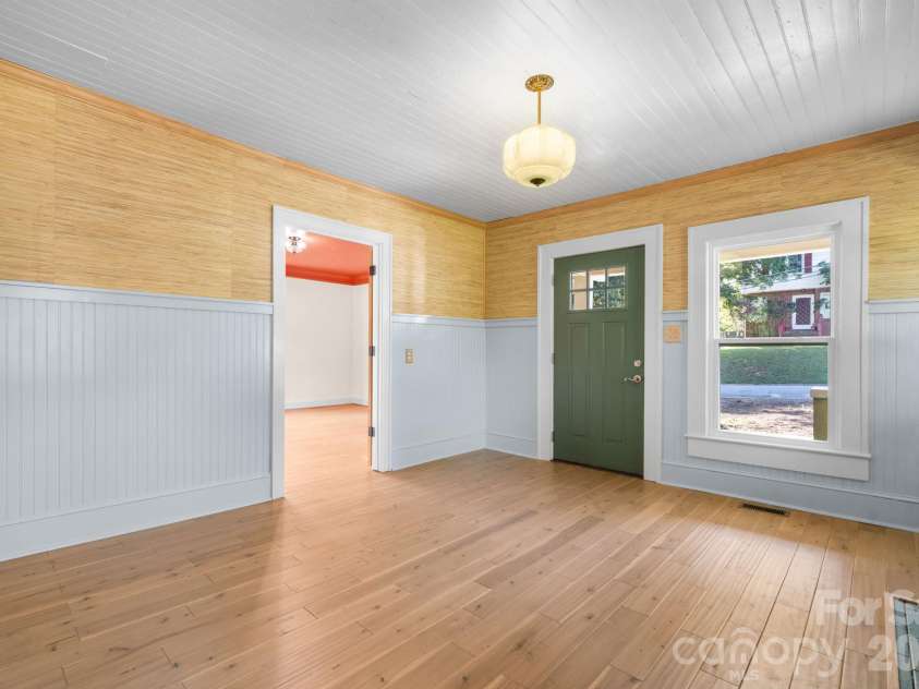 411 4th Street, Hickory, NC 28602.  MLS# CAR4432588, YatesRealty ID 55886. 