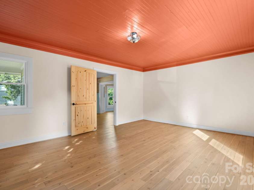 411 4th Street, Hickory, NC 28602.  MLS# CAR4432588, YatesRealty ID 55886. 