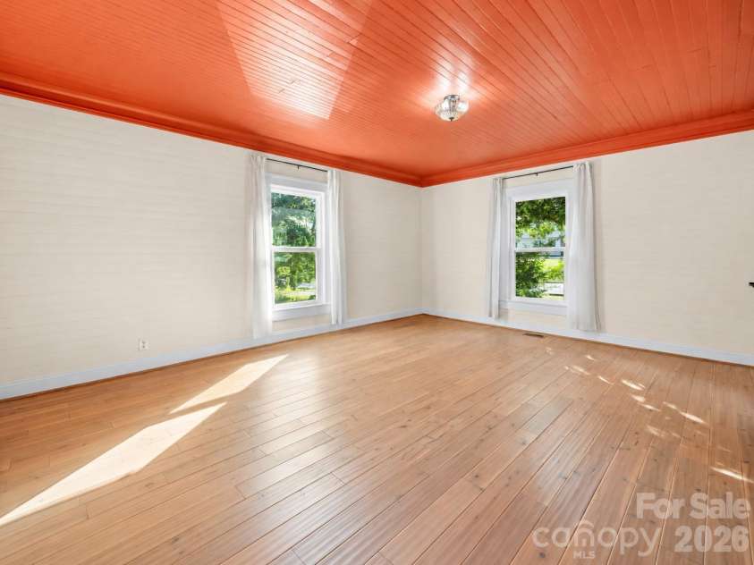 411 4th Street, Hickory, NC 28602.  MLS# CAR4432588, YatesRealty ID 55886. 