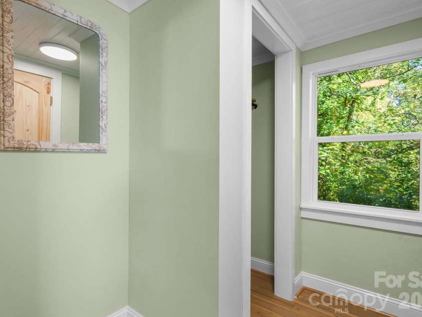 411 4th Street, Hickory, NC 28602.  MLS# CAR4432588, YatesRealty ID 55886. 