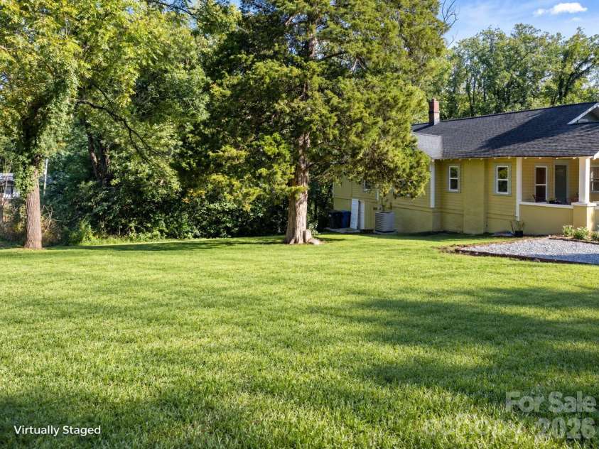 411 4th Street, Hickory, NC 28602.  MLS# CAR4432588, YatesRealty ID 55886. 