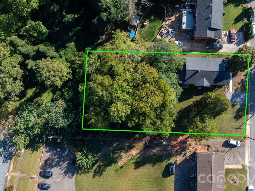 411 4th Street, Hickory, NC 28602.  MLS# CAR4432588, YatesRealty ID 55886. 