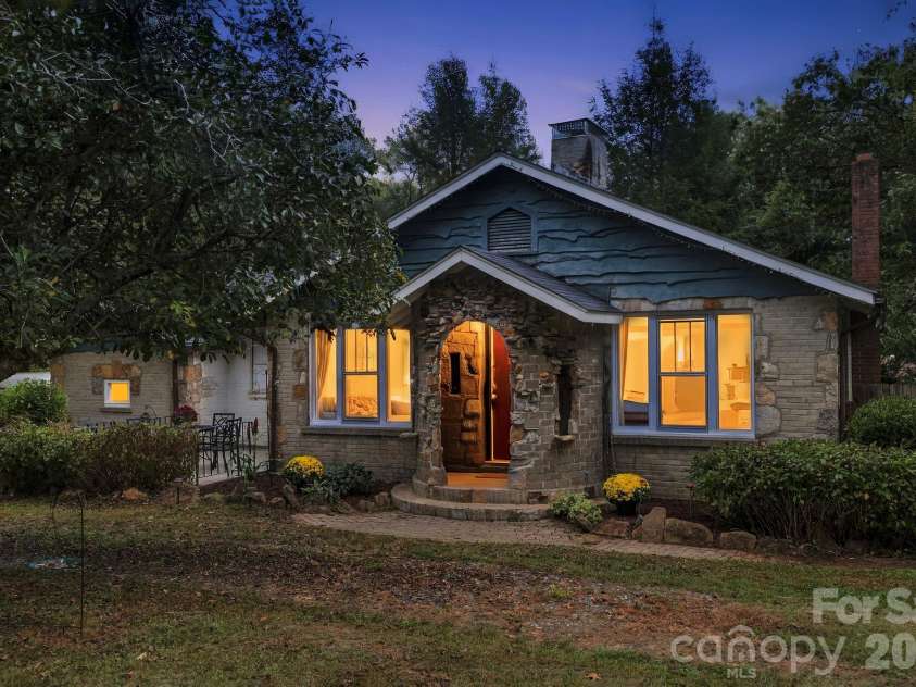 2004 Old South Carolina Avenue, Hendersonville, NC 28739.  MLS# CAR4431873, YatesRealty ID 55888. 