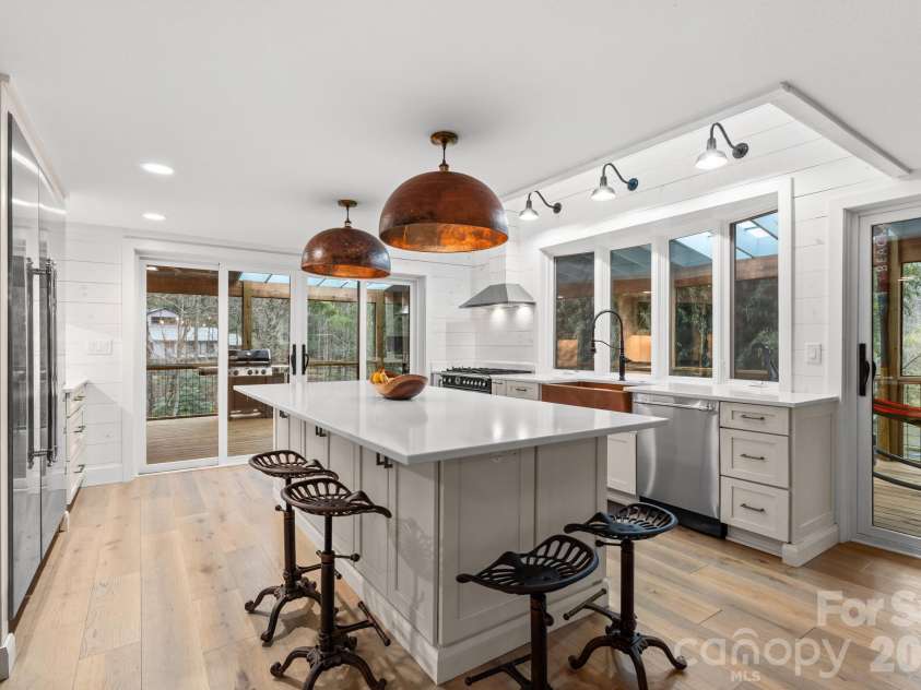 85 Hillcrest Drive, Highlands, NC 28741.  MLS# CAR4430876, YatesRealty ID 55890. 