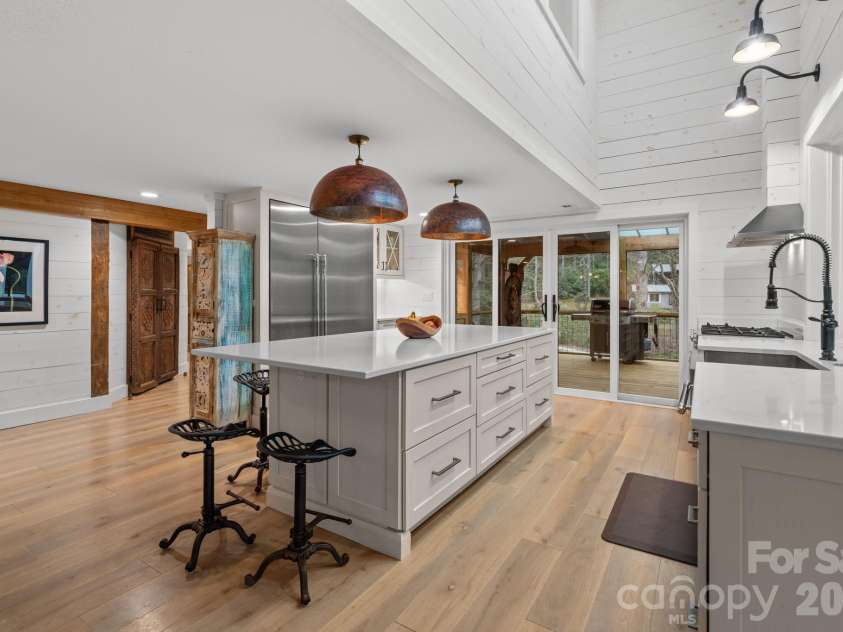 85 Hillcrest Drive, Highlands, NC 28741.  MLS# CAR4430876, YatesRealty ID 55890. 
