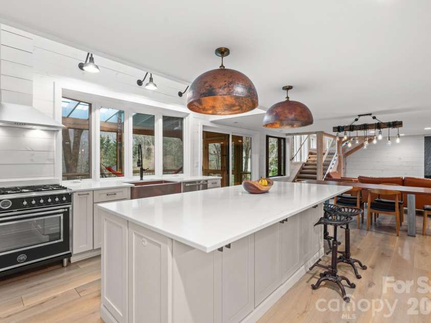 85 Hillcrest Drive, Highlands, NC 28741.  MLS# CAR4430876, YatesRealty ID 55890. 