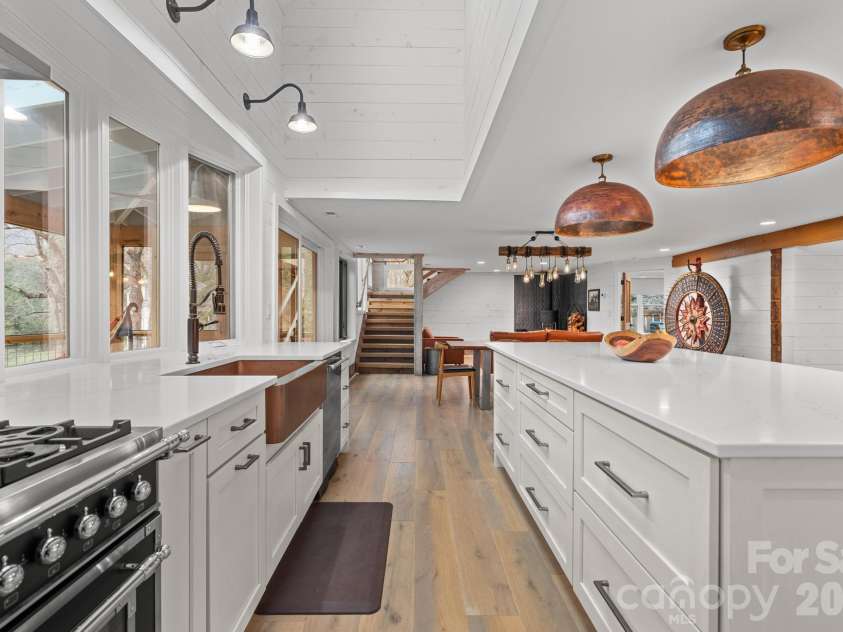 85 Hillcrest Drive, Highlands, NC 28741.  MLS# CAR4430876, YatesRealty ID 55890. 