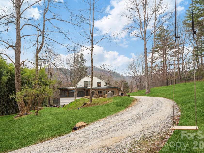 85 Hillcrest Drive, Highlands, NC 28741.  MLS# CAR4430876, YatesRealty ID 55890. 