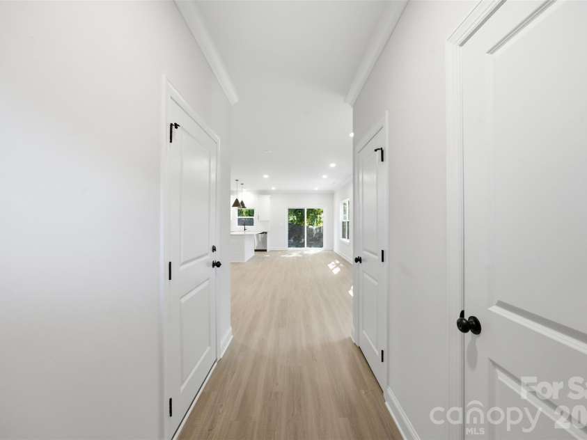 605 Coulwood Drive, Charlotte, NC 28214.  MLS# CAR4433213, YatesRealty ID 55891. 