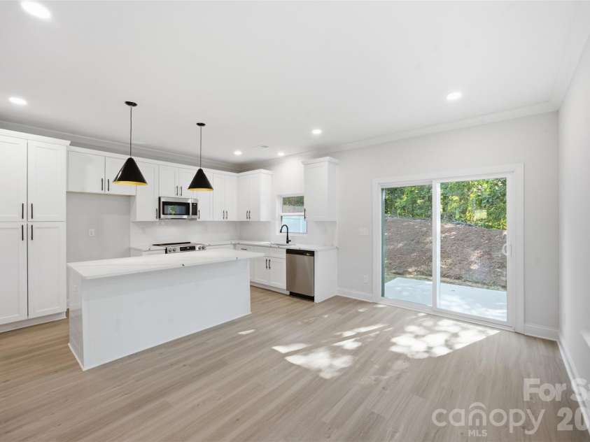 605 Coulwood Drive, Charlotte, NC 28214.  MLS# CAR4433213, YatesRealty ID 55891. 