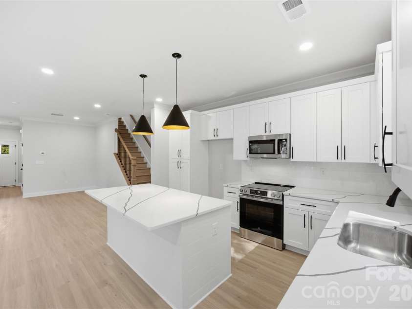 605 Coulwood Drive, Charlotte, NC 28214.  MLS# CAR4433213, YatesRealty ID 55891. 