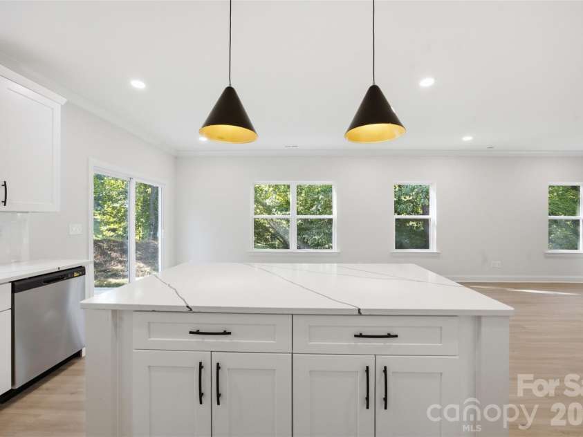 605 Coulwood Drive, Charlotte, NC 28214.  MLS# CAR4433213, YatesRealty ID 55891. 