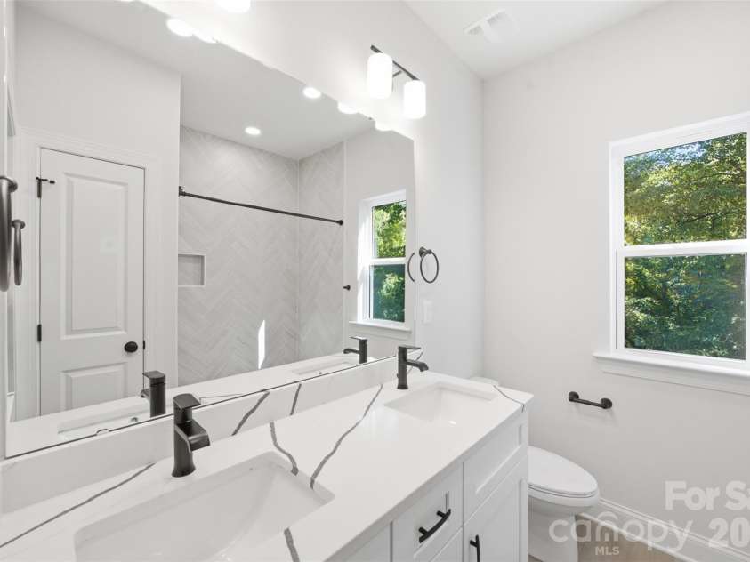 605 Coulwood Drive, Charlotte, NC 28214.  MLS# CAR4433213, YatesRealty ID 55891. 
