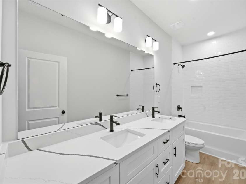 605 Coulwood Drive, Charlotte, NC 28214.  MLS# CAR4433213, YatesRealty ID 55891. 
