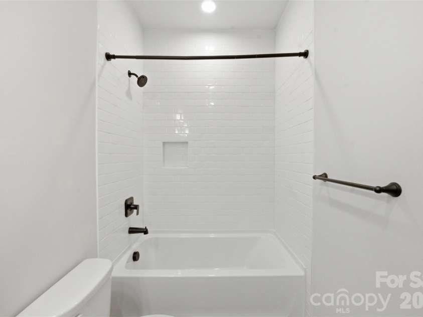 605 Coulwood Drive, Charlotte, NC 28214.  MLS# CAR4433213, YatesRealty ID 55891. 