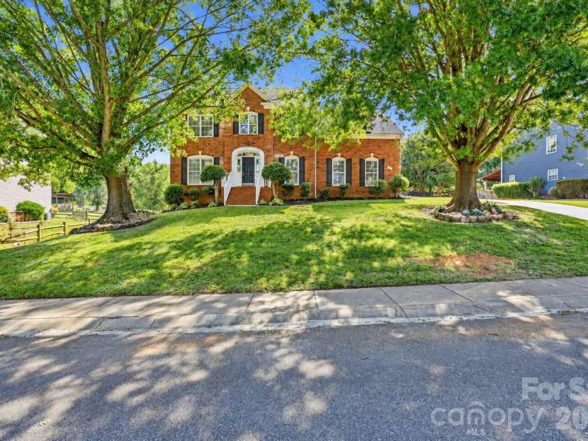166 Castles Gate Drive, Mooresville, NC 28117.  MLS# CAR4433227, YatesRealty ID 55892. 