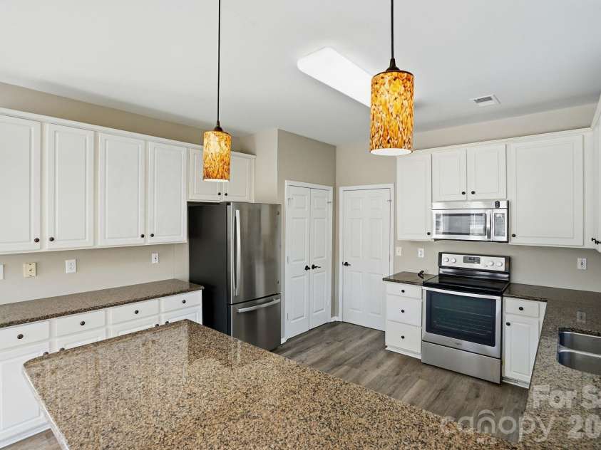 166 Castles Gate Drive, Mooresville, NC 28117.  MLS# CAR4433227, YatesRealty ID 55892. 