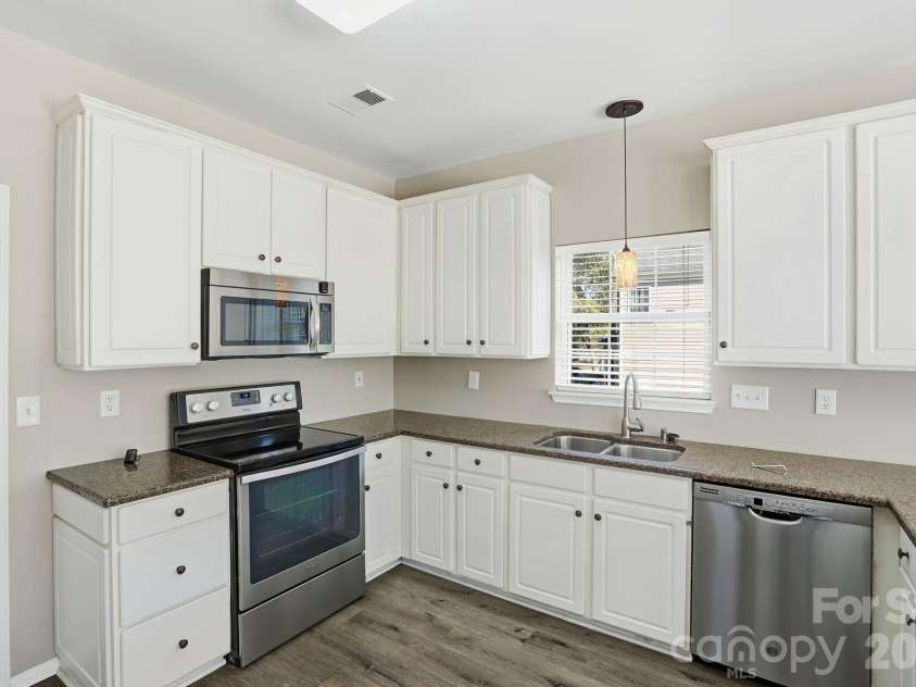 166 Castles Gate Drive, Mooresville, NC 28117.  MLS# CAR4433227, YatesRealty ID 55892. 