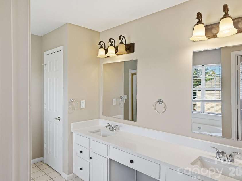 166 Castles Gate Drive, Mooresville, NC 28117.  MLS# CAR4433227, YatesRealty ID 55892. 