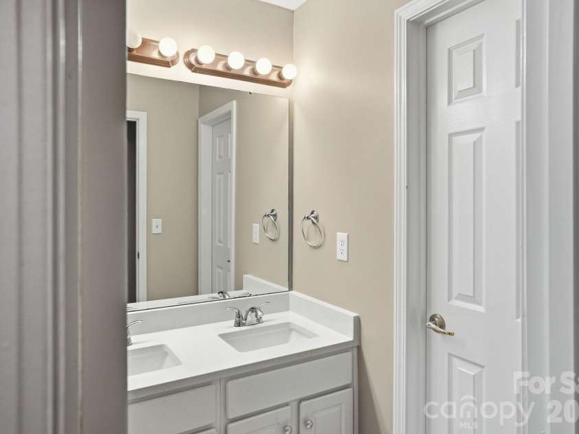 166 Castles Gate Drive, Mooresville, NC 28117.  MLS# CAR4433227, YatesRealty ID 55892. 
