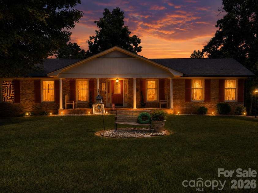 529 Carolina Avenue, Statesville, NC 28677.  MLS# CAR4432458, YatesRealty ID 55893. 