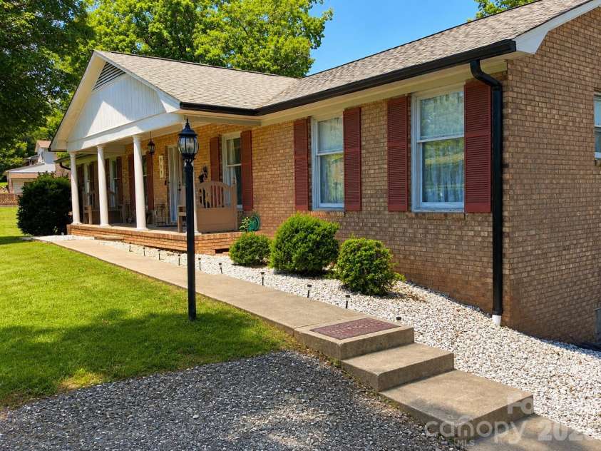 529 Carolina Avenue, Statesville, NC 28677.  MLS# CAR4432458, YatesRealty ID 55893. 