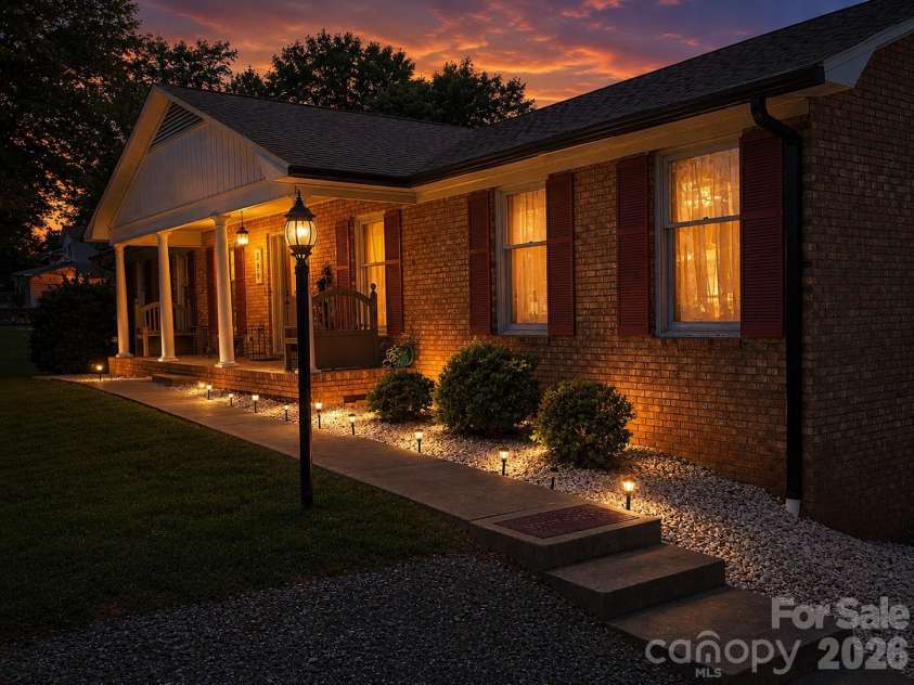 529 Carolina Avenue, Statesville, NC 28677.  MLS# CAR4432458, YatesRealty ID 55893. 