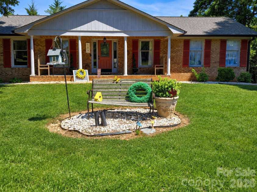 529 Carolina Avenue, Statesville, NC 28677.  MLS# CAR4432458, YatesRealty ID 55893. 