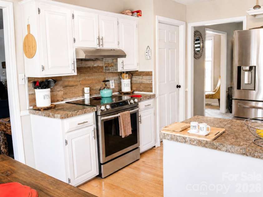 529 Carolina Avenue, Statesville, NC 28677.  MLS# CAR4432458, YatesRealty ID 55893. 