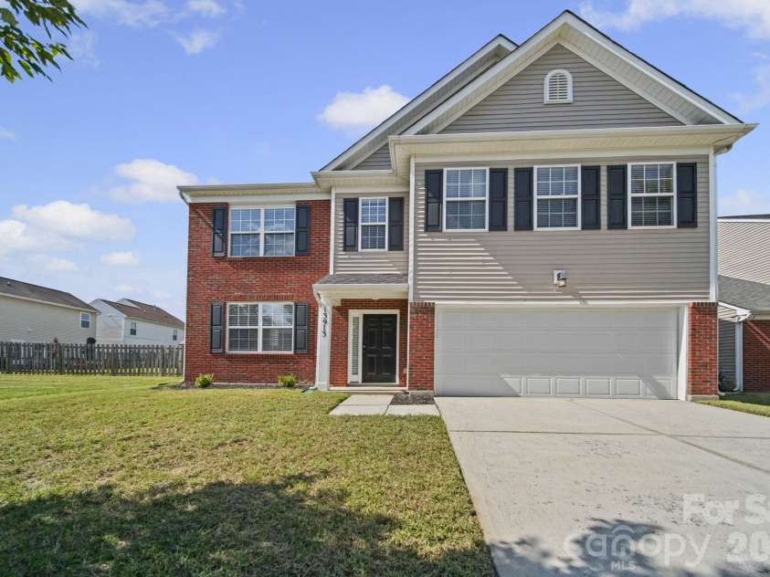 13913 Sugar Oats Lane, Charlotte, NC 28213.  MLS# CAR4431529, YatesRealty ID 55896. 