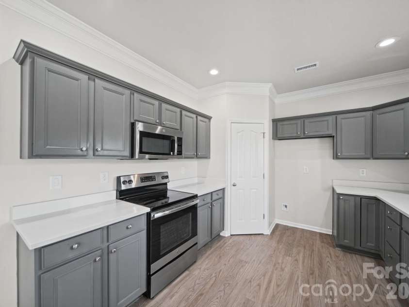13913 Sugar Oats Lane, Charlotte, NC 28213.  MLS# CAR4431529, YatesRealty ID 55896. 