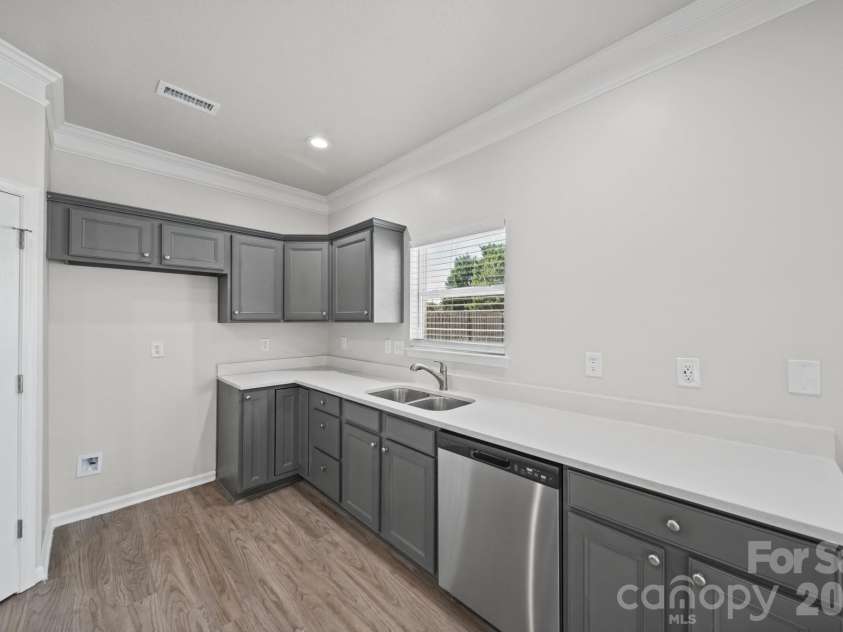 13913 Sugar Oats Lane, Charlotte, NC 28213.  MLS# CAR4431529, YatesRealty ID 55896. 