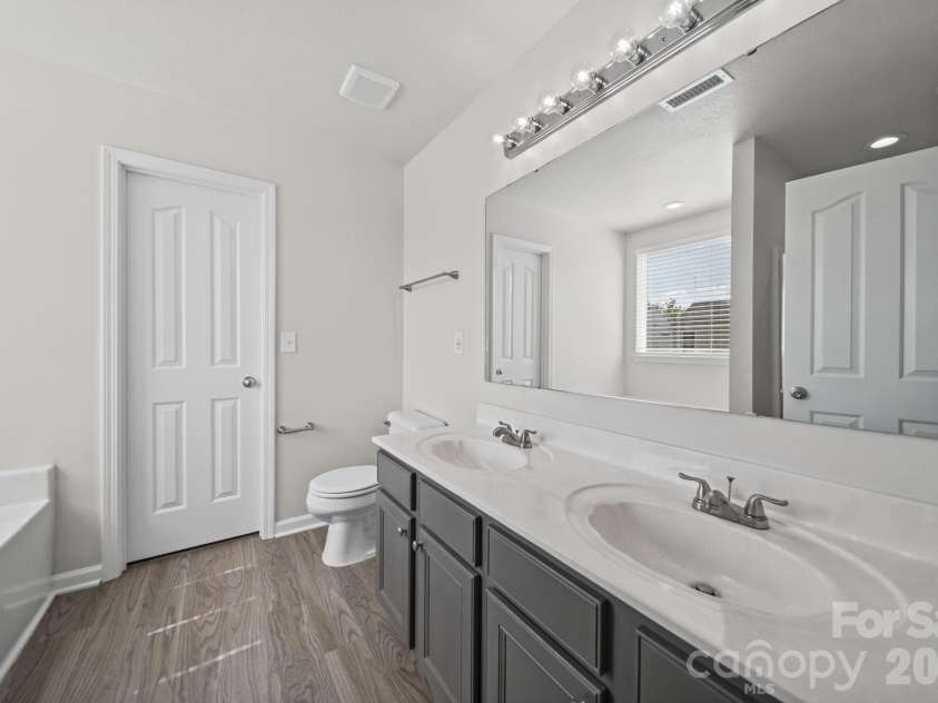 13913 Sugar Oats Lane, Charlotte, NC 28213.  MLS# CAR4431529, YatesRealty ID 55896. 