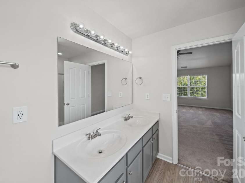 13913 Sugar Oats Lane, Charlotte, NC 28213.  MLS# CAR4431529, YatesRealty ID 55896. 