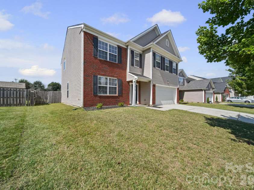 13913 Sugar Oats Lane, Charlotte, NC 28213.  MLS# CAR4431529, YatesRealty ID 55896. 